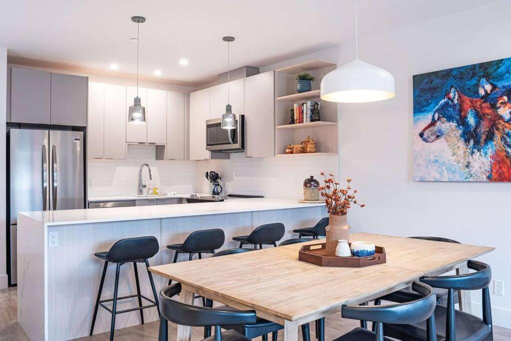 Bluebird Daze By Revelstoke Vacations Apartment Екстериор снимка