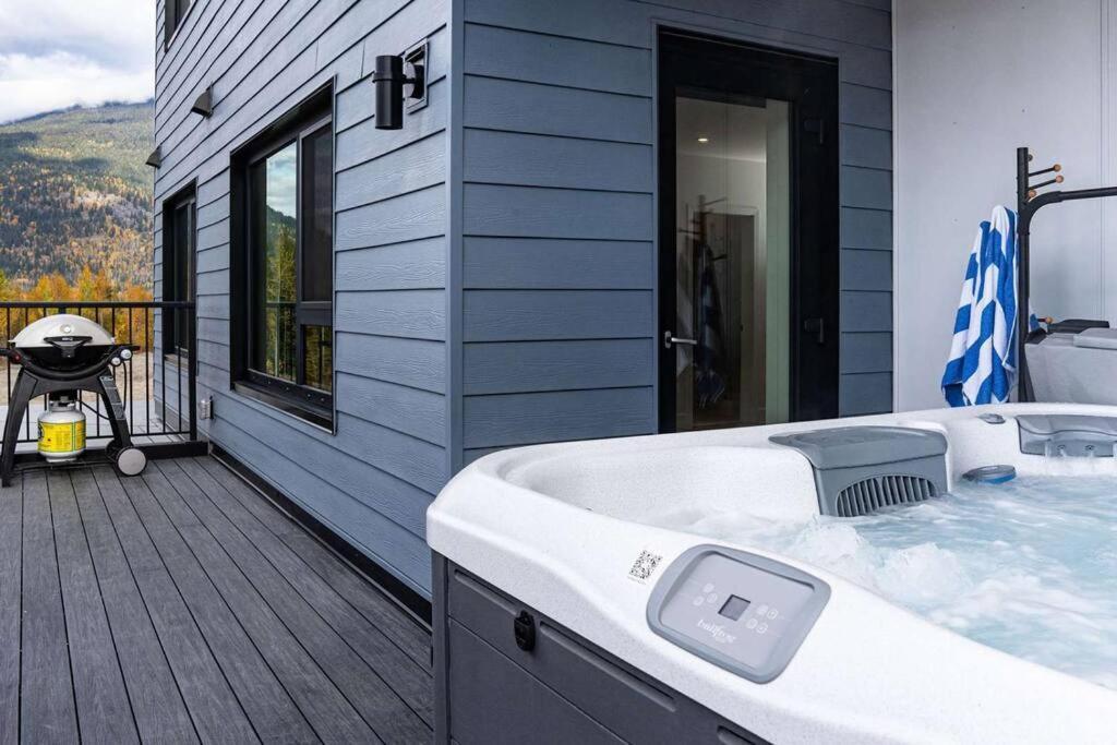 Bluebird Daze By Revelstoke Vacations Apartment Екстериор снимка