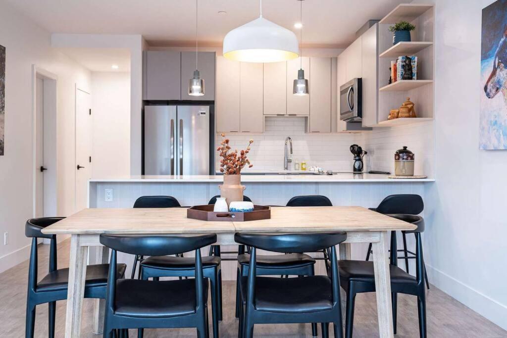 Bluebird Daze By Revelstoke Vacations Apartment Екстериор снимка