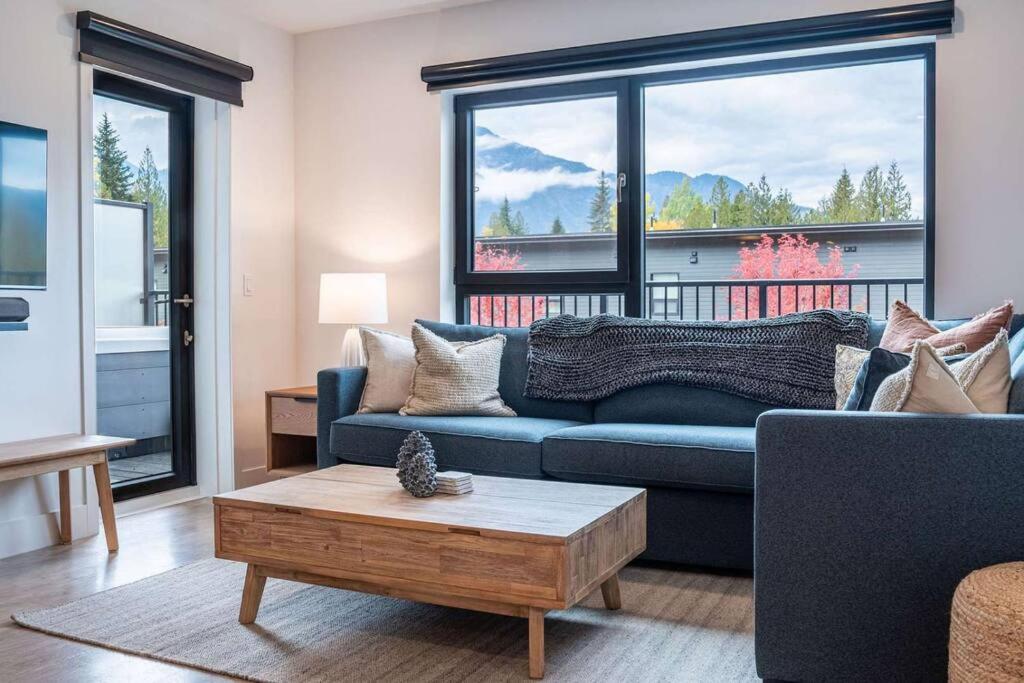 Bluebird Daze By Revelstoke Vacations Apartment Екстериор снимка