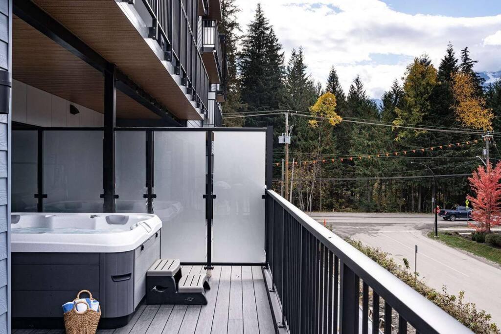 Bluebird Daze By Revelstoke Vacations Apartment Екстериор снимка