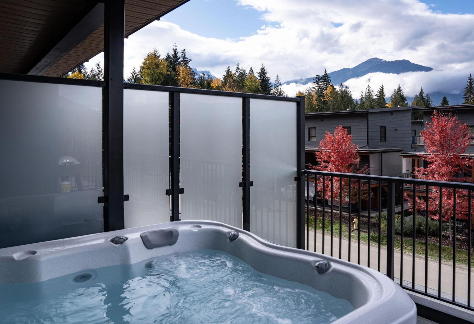 Bluebird Daze By Revelstoke Vacations Apartment Екстериор снимка